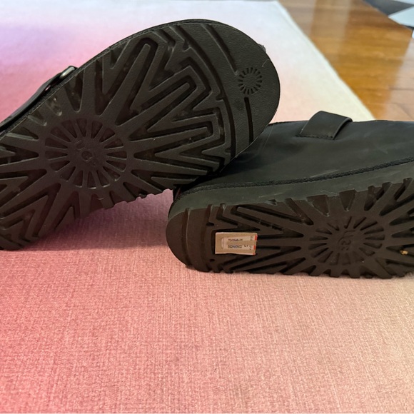 UGG Clogs - Picture 3 of 5